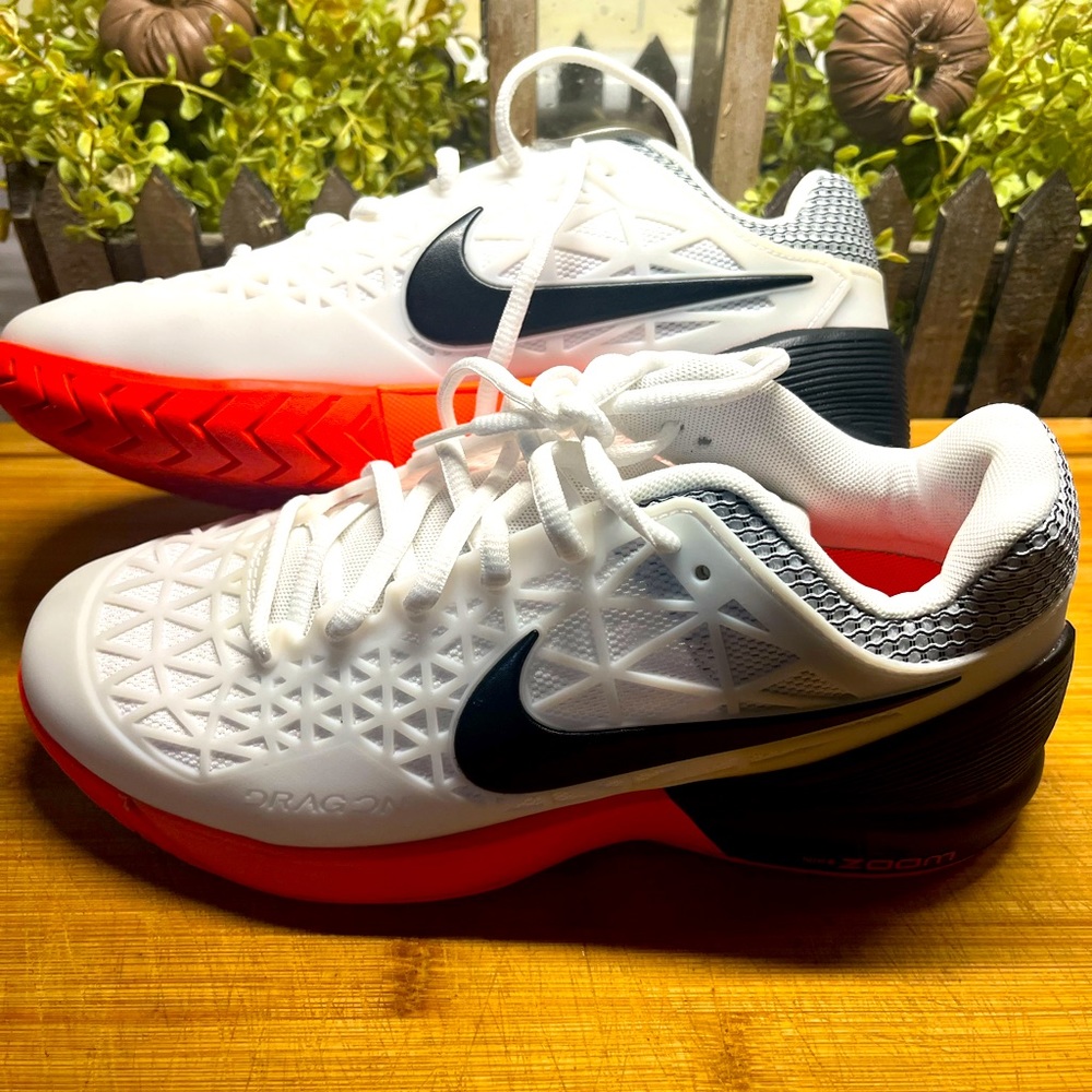 Nike tennis shoes new very nice with out a box
